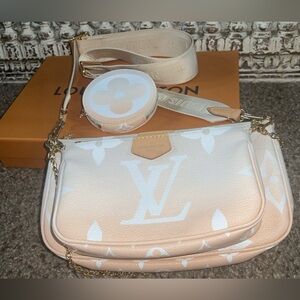 Louis Vuitton Giant Monogram Pochette Accessoires By The Pool